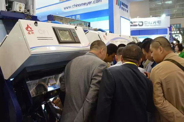 Новые Запущенный ДИ серии ИК Цвет сортировщик забастовки в 2015 Китай семена и орехи Expo